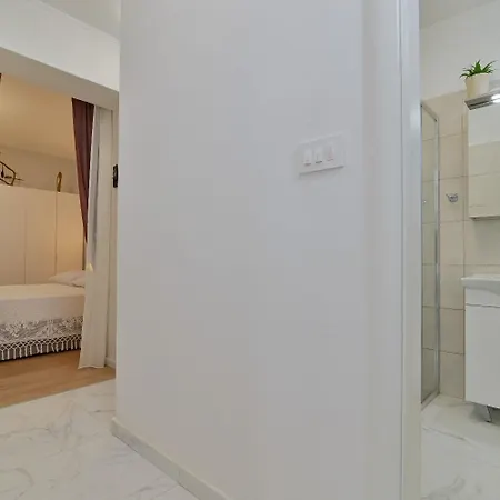 Kati Apartman *